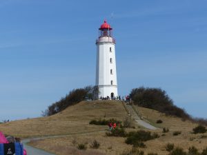 Im Urlaub den Leuchtturm auf Hiddensee im Frühling besuchen ...