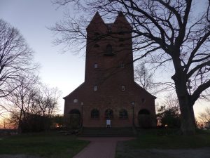 Kirche Göhren im Abendlicht